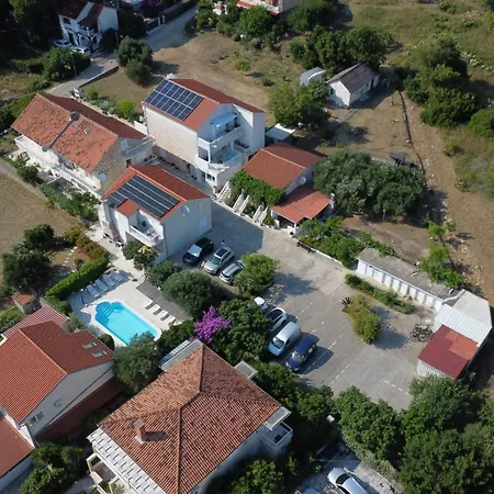 Kevin Holiday home *