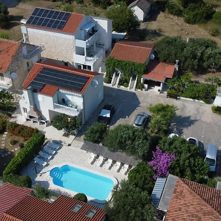 Kevin Holiday home